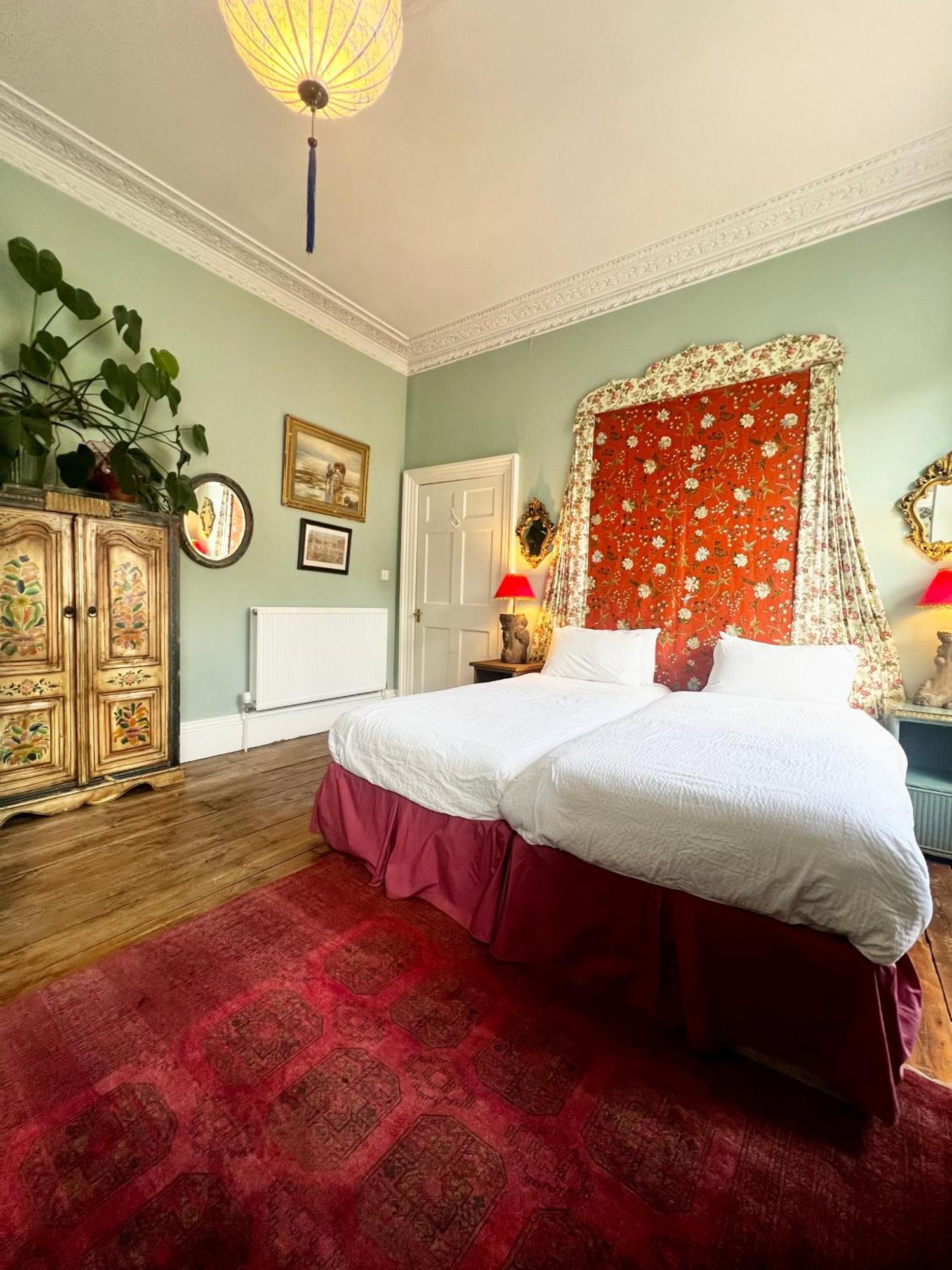 Central Apartment With Parking, Original Art And Antiques Edinburgh Exterior photo