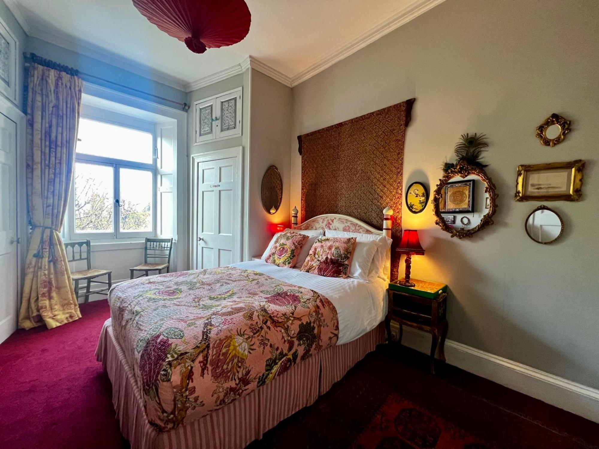 Central Apartment With Parking, Original Art And Antiques Edinburgh Exterior photo