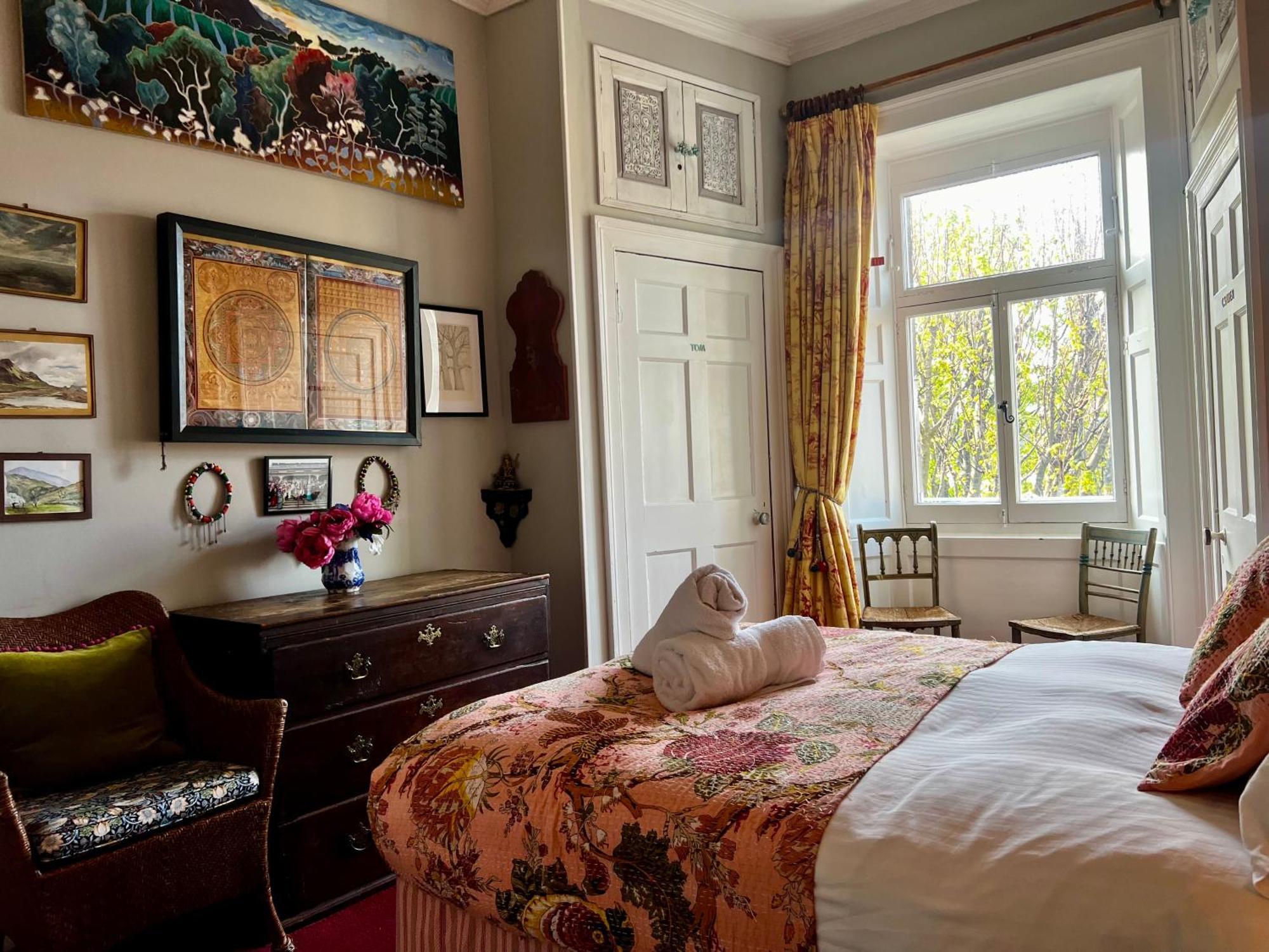 Central Apartment With Parking, Original Art And Antiques Edinburgh Exterior photo