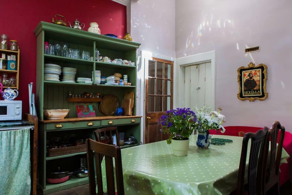 Central Apartment With Parking, Original Art And Antiques Edinburgh Exterior photo